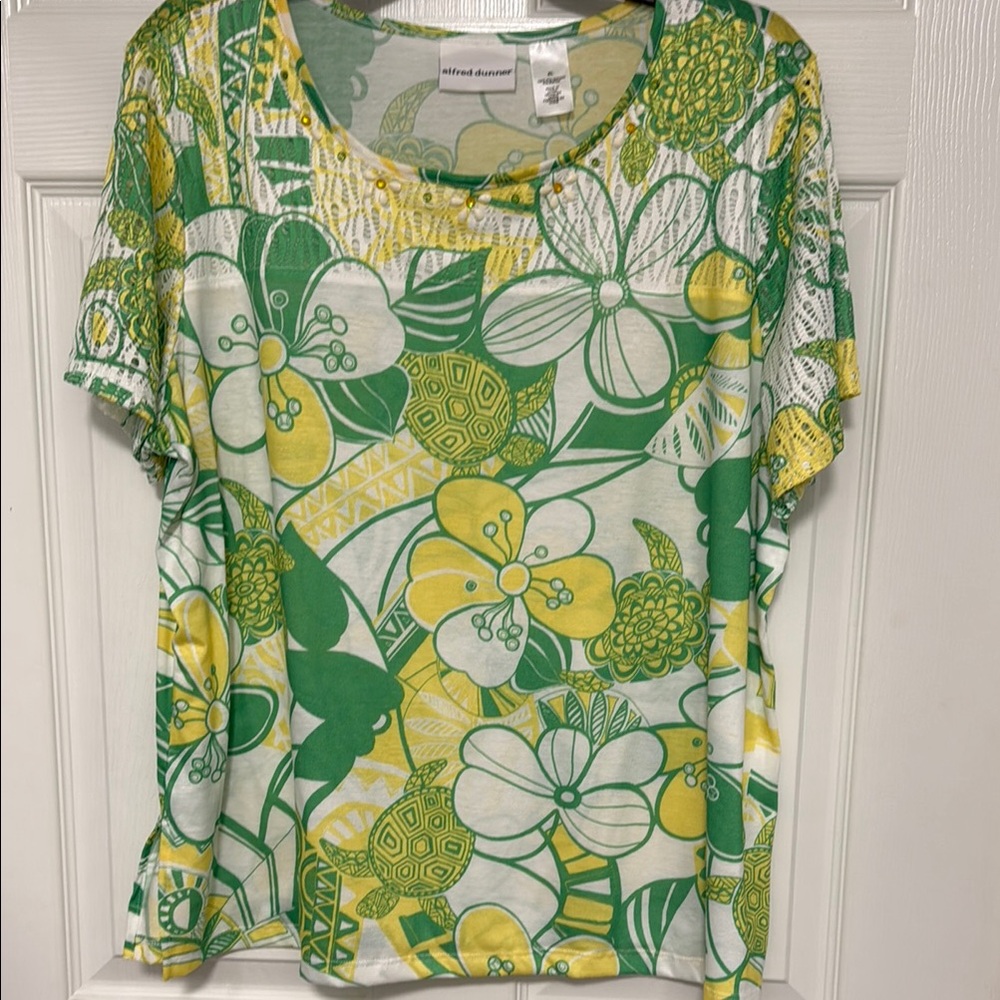 Alfred Dunner Short Sleeve Top White Green Yellow Turtles Flowers Embellished